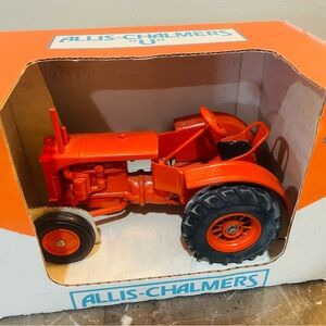 1992 ERTL Allis Chalmers “U” 1:16 Diecast Model Antique Tractor NRFB